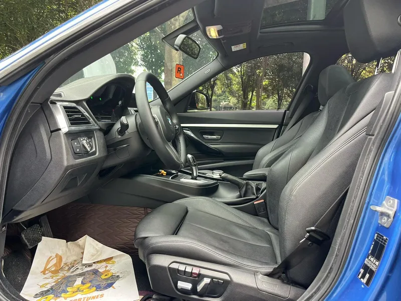 BMW 3 Series GT 2020 320i M Sports suit interior photo 7 BMW 3 Series GT 2020 320i M Sports suit interior photo 7