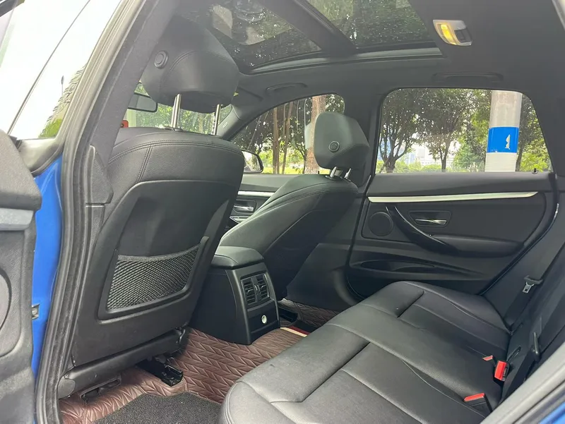BMW 3 Series GT 2020 320i M Sports suit interior photo 9 BMW 3 Series GT 2020 320i M Sports suit interior photo 9