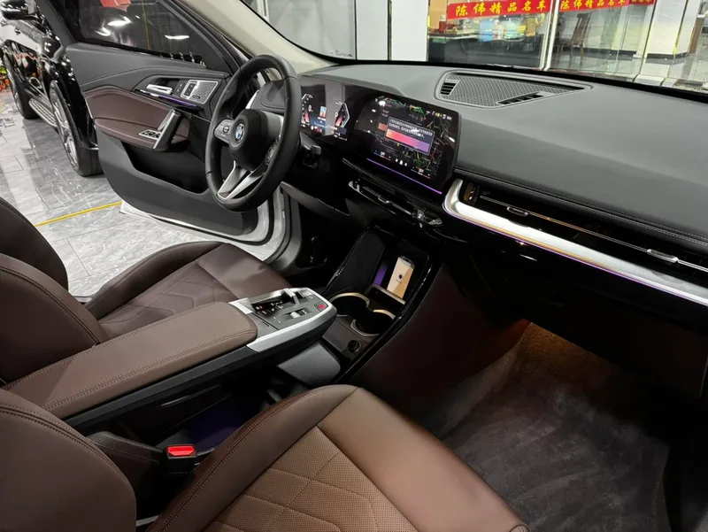 BMW X1 2025 sDrive25Li X Design Suit interior photo 9