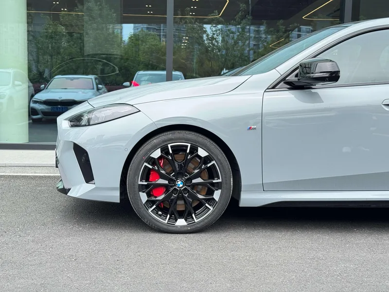 BMW 2 Series 2025 M235L extérieur photo 6