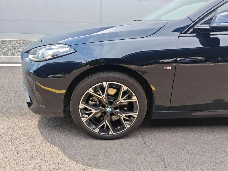BMW 2 Series 2025 225L M Conjunto deportivo exterior foto 6 BMW 2 Series 2025 225L M Conjunto deportivo exterior foto 6