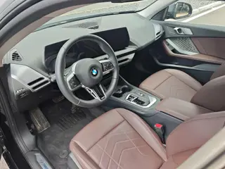 BMW 2 Series 2025 225L M Conjunto deportivo interior foto 7 BMW 2 Series 2025 225L M Conjunto deportivo interior foto 7