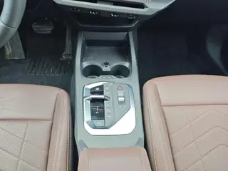 BMW 2 Series 2025 225L M Conjunto deportivo interior foto 9 BMW 2 Series 2025 225L M Conjunto deportivo interior foto 9