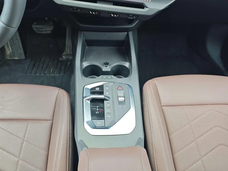 BMW 2 Series 2025 225L M Conjunto deportivo interior foto 9 BMW 2 Series 2025 225L M Conjunto deportivo interior foto 9