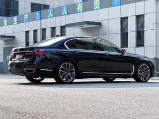 BMW 7 Series 2021 740Li xDrive Административный тип M Спортивный костюм экстерьер фото 4