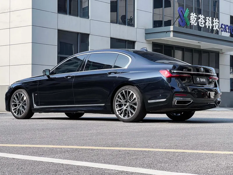 BMW 7 Series 2021 740Li xDrive Административный тип M Спортивный костюм экстерьер фото 5