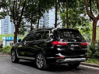 BMW X7 2022 xDrive40i Leading Luxury Set exterior photo 4