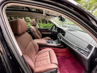 BMW X7 2022 xDrive40i Leading Luxury Set interior photo 9