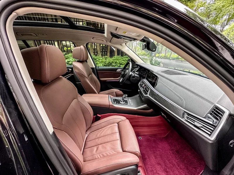 BMW X7 2022 xDrive40i Leading Luxury Set interior photo 9