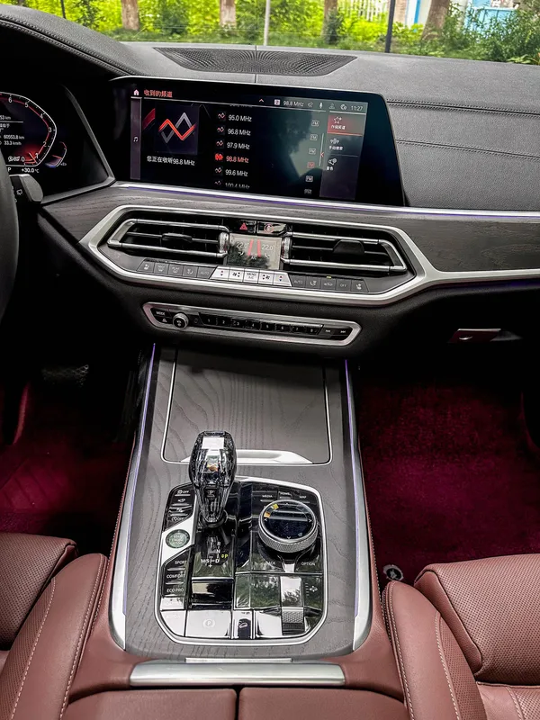 BMW X7 2022 xDrive40i Leading Luxury Set interior photo 11