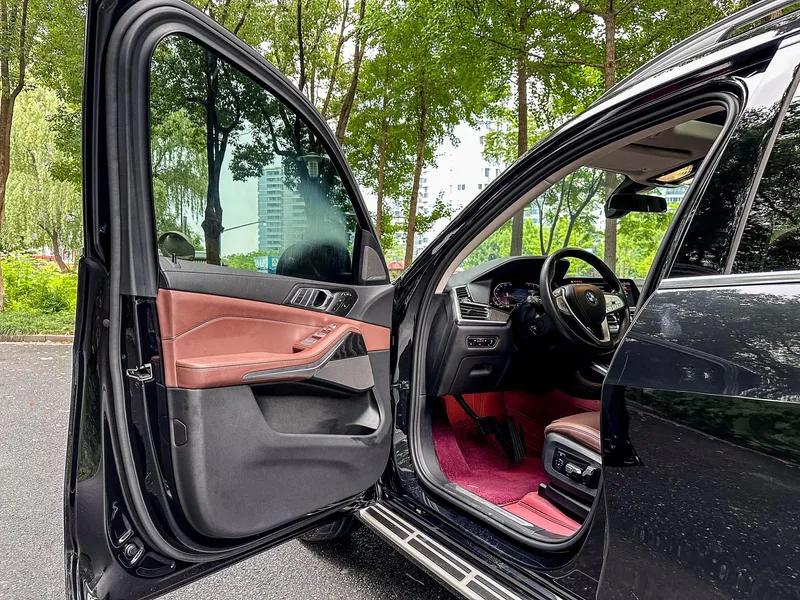 BMW X7 2022 xDrive40i Leading Luxury Set interior photo 12