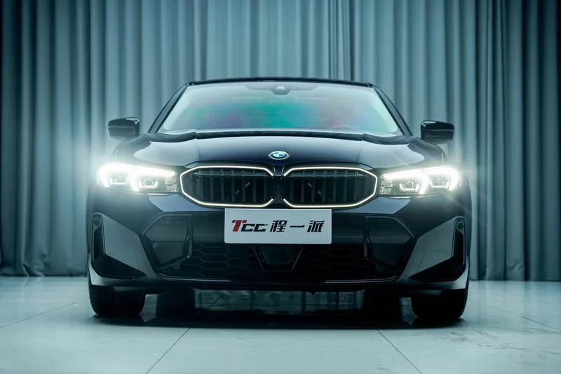 BMW 3 Series 2026 330Li M Sports Night Suit exterior photo 3 BMW 3 Series 2026 330Li M Sports Night Suit exterior photo 3