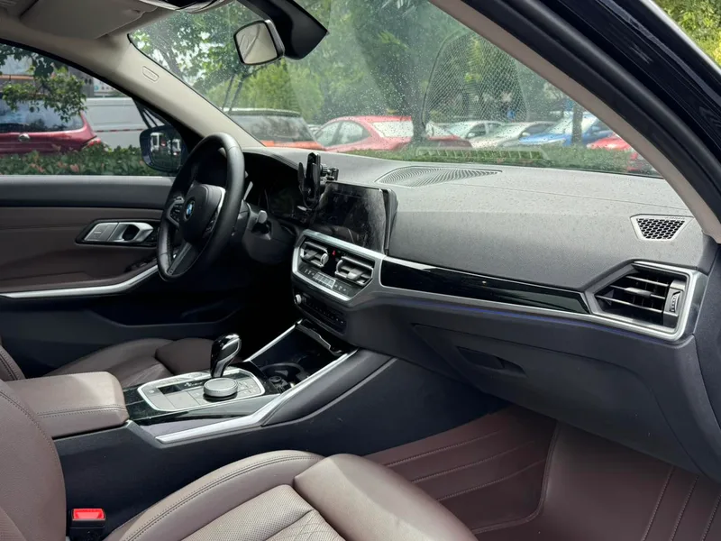 BMW 3 Series 2022 320Li M Sports suit interior photo 12