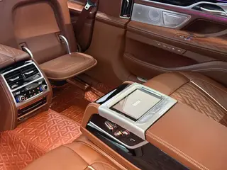 BMW 7 Series 2019 Restyling 740Li xDrive Administrative M Sports suit interior photo 10 BMW 7 Series 2019 Restyling 740Li xDrive Administrative M Sports suit interior photo 10