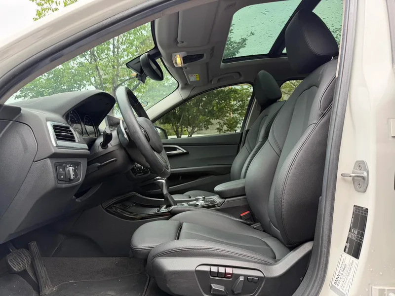 BMW 1 Series 2018 Restyling 120i Design Suit Type interior photo 8 BMW 1 Series 2018 Restyling 120i Design Suit Type interior photo 8
