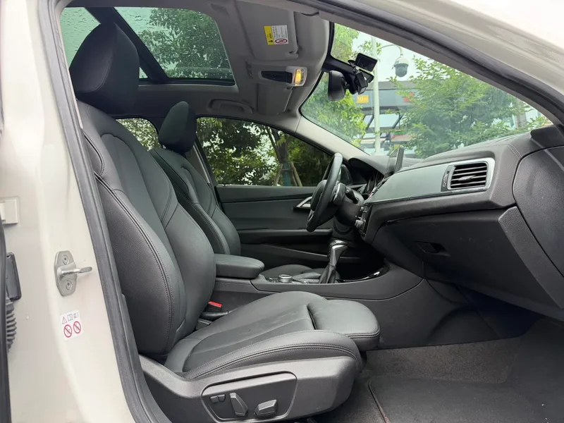 BMW 1 Series 2018 Restyling 120i Design Suit Type interior photo 9 BMW 1 Series 2018 Restyling 120i Design Suit Type interior photo 9