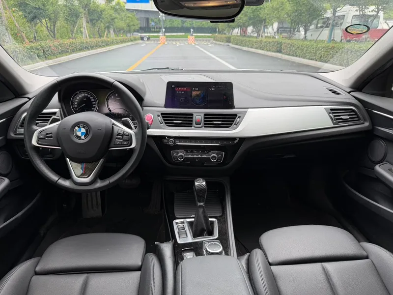 BMW 1 Series 2018 Restyling 120i Design Suit Type interior photo 12 BMW 1 Series 2018 Restyling 120i Design Suit Type interior photo 12
