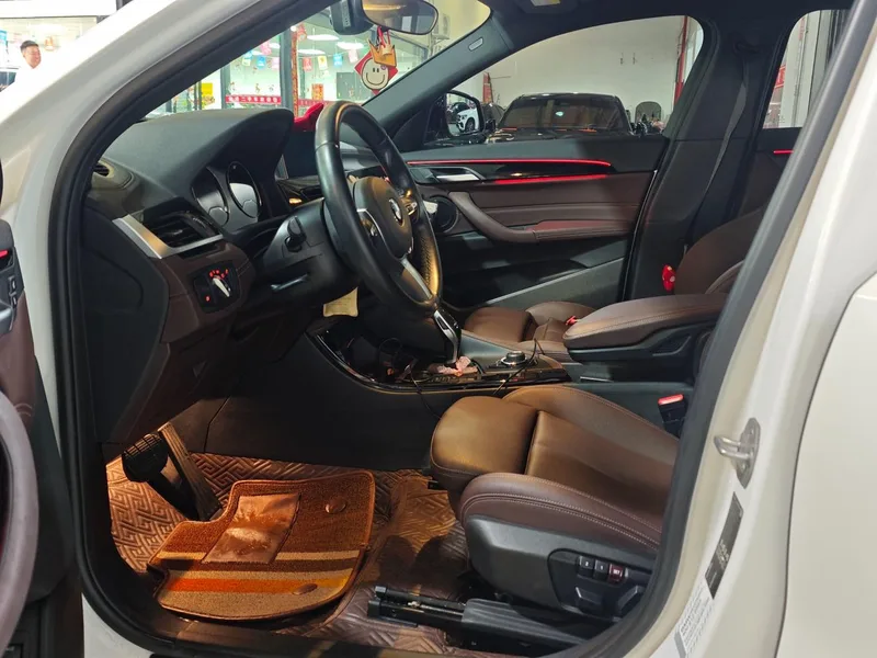 BMW X2 2020 sDrive25i Leading Type M Off-road suit interior photo 8
