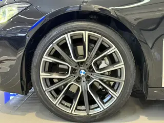 BMW 7 Series 2019 730Li M Спортивный костюм интерьер фото 9
