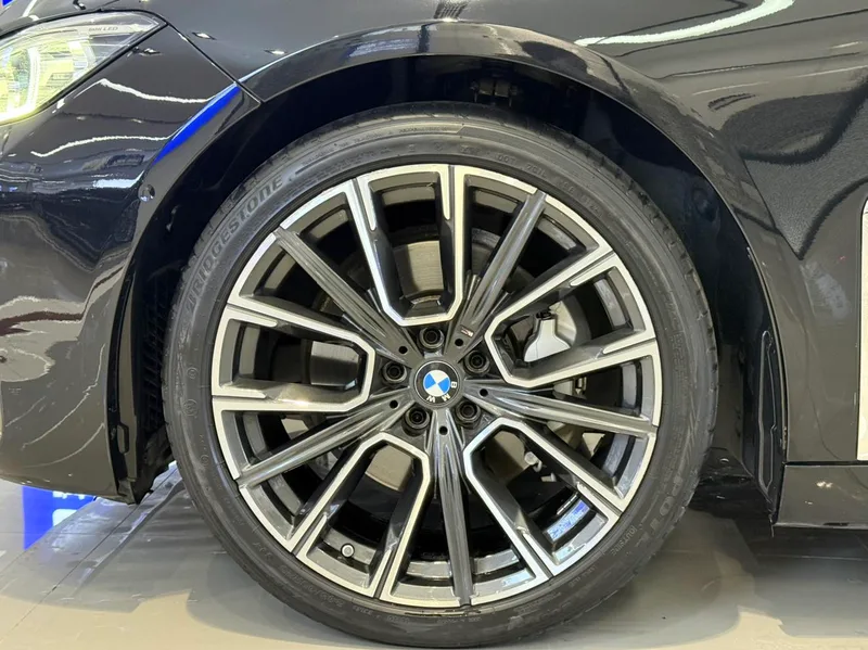 BMW 7 Series 2019 730Li M Спортивный костюм интерьер фото 9