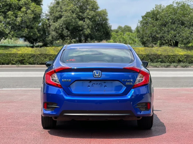 Honda Civic 2019 220TURBO CVT Version dynamique État VI extérieur photo 4 Honda Civic 2019 220TURBO CVT Version dynamique État VI extérieur photo 4