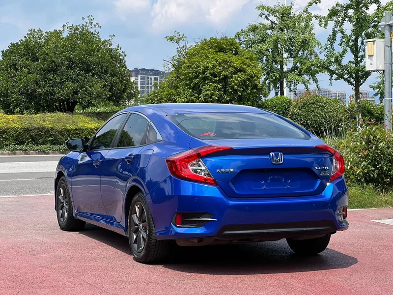 Honda Civic 2019 220TURBO CVT Version dynamique État VI extérieur photo 6 Honda Civic 2019 220TURBO CVT Version dynamique État VI extérieur photo 6