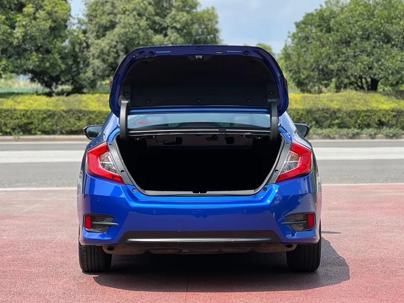 Honda Civic 2019 220TURBO CVT Version dynamique État VI extérieur photo 8 Honda Civic 2019 220TURBO CVT Version dynamique État VI extérieur photo 8