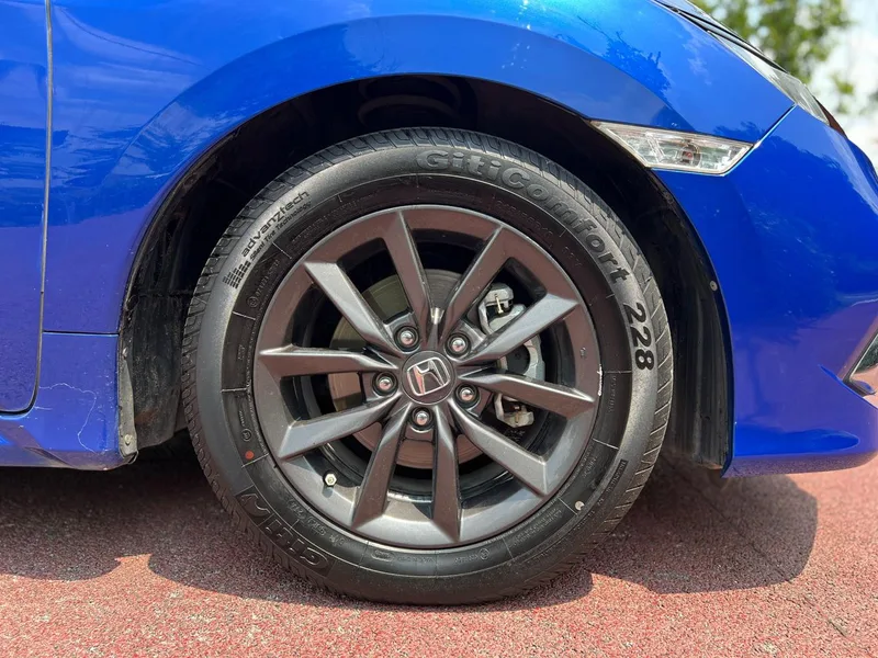 Honda Civic 2019 220TURBO CVT Version dynamique État VI extérieur photo 10 Honda Civic 2019 220TURBO CVT Version dynamique État VI extérieur photo 10