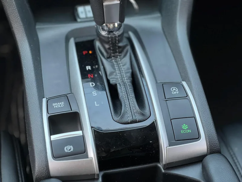 Honda Civic 2019 220TURBO CVT Version dynamique État VI intérieur photo 17 Honda Civic 2019 220TURBO CVT Version dynamique État VI intérieur photo 17