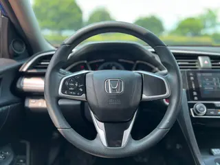 Honda Civic 2019 220TURBO CVT Version dynamique État VI intérieur photo 18 Honda Civic 2019 220TURBO CVT Version dynamique État VI intérieur photo 18