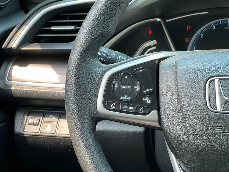 Honda Civic 2019 220TURBO CVT Version dynamique État VI intérieur photo 19 Honda Civic 2019 220TURBO CVT Version dynamique État VI intérieur photo 19