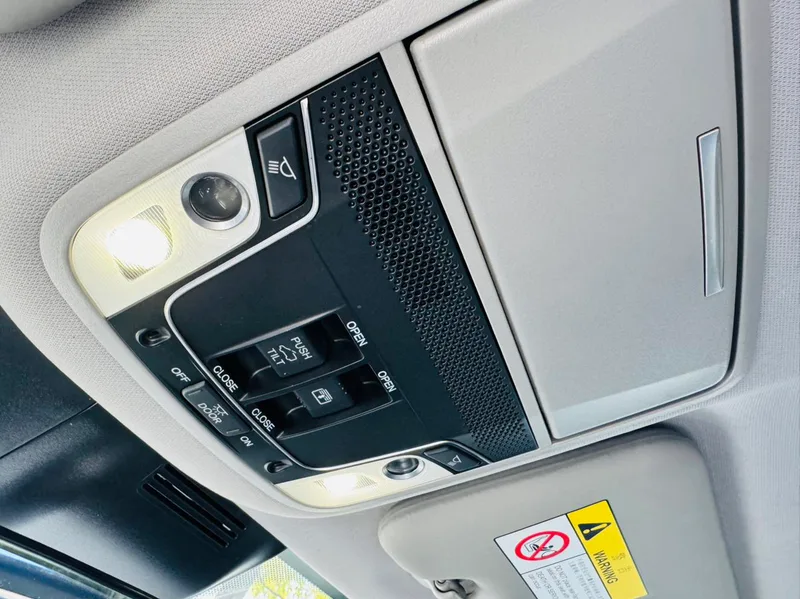 Honda CR-V 2021 240TURBO CVT Two-Drive Fashion Edition interior photo 13 Honda CR-V 2021 240TURBO CVT Two-Drive Fashion Edition interior photo 13