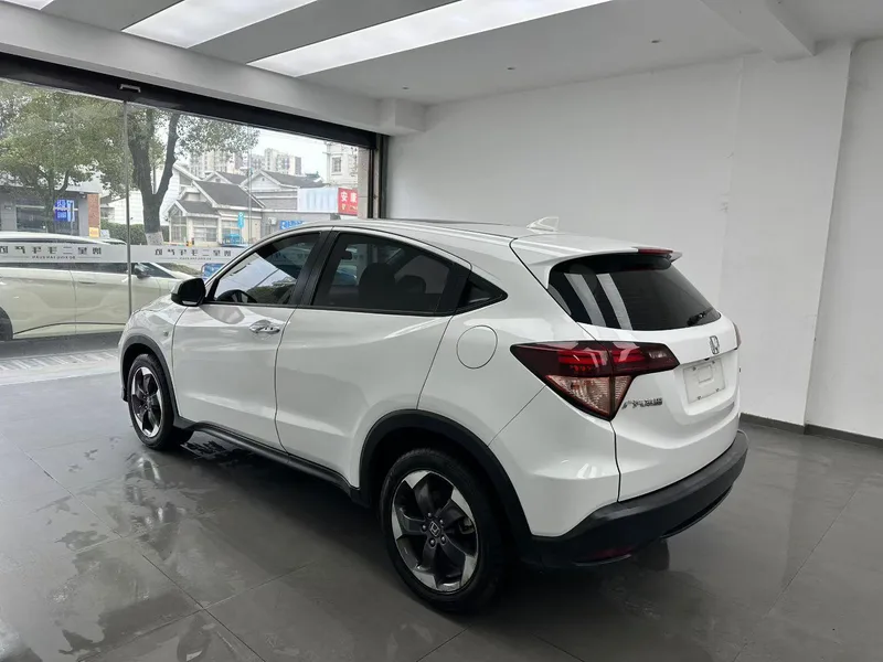 Honda Vezel 2017 1.8L CVT Pionnier à deux roues motrices intérieur photo 7 Honda Vezel 2017 1.8L CVT Pionnier à deux roues motrices intérieur photo 7