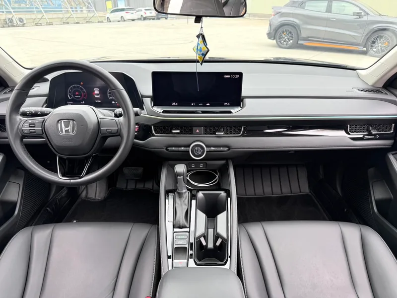 Honda Inspire 2025 260TURBO Elegant Edition interior photo 6