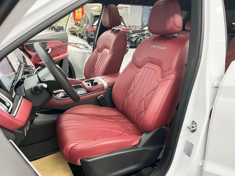 Jetour X70 PLUS 2025 1.5T 7DCT Роскошная версия 7 Кресло интерьер фото 14 Jetour X70 PLUS 2025 1.5T 7DCT Роскошная версия 7 Кресло интерьер фото 14