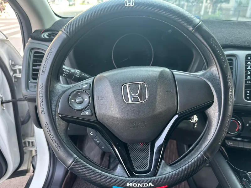 Honda Vezel 2019 1.5L CVT pioneer type Country VI interior photo 12 Honda Vezel 2019 1.5L CVT pioneer type Country VI interior photo 12
