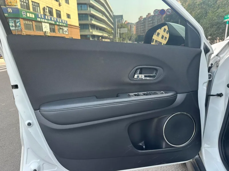 Honda Vezel 2019 1.5L CVT pioneer type Country VI interior photo 14 Honda Vezel 2019 1.5L CVT pioneer type Country VI interior photo 14