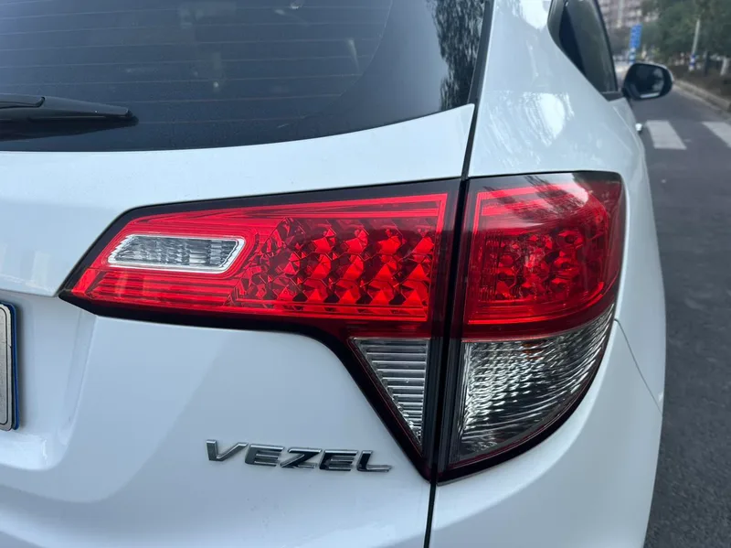 Honda Vezel 2019 1.5L CVT pioneer type Country VI interior photo 16 Honda Vezel 2019 1.5L CVT pioneer type Country VI interior photo 16