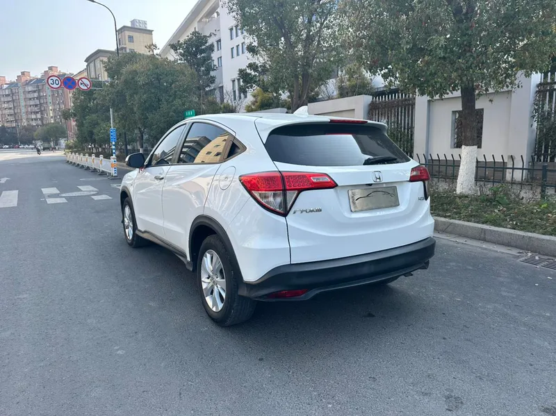 Honda Vezel 2019 1.5L CVT pioneer type Country VI interior photo 19 Honda Vezel 2019 1.5L CVT pioneer type Country VI interior photo 19