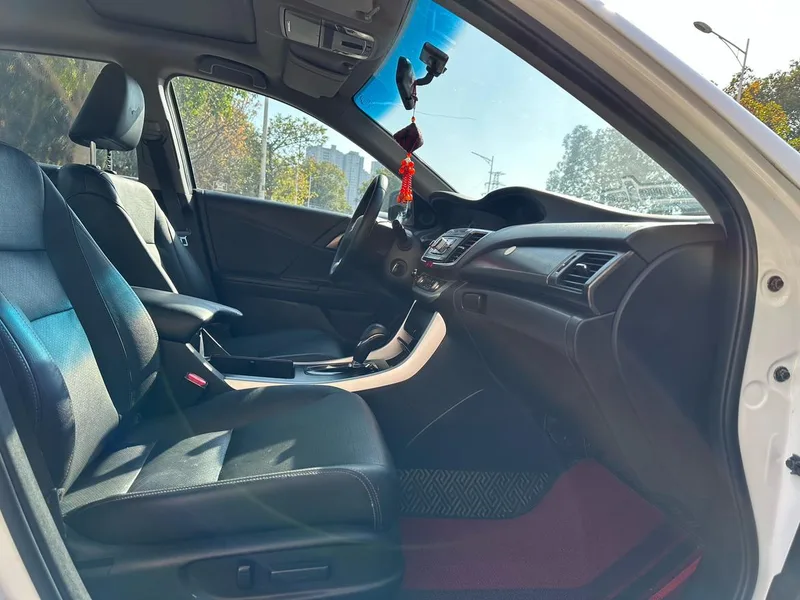 Honda Accord 2015 2.0L LX Comfort Edition interior photo 9 Honda Accord 2015 2.0L LX Comfort Edition interior photo 9