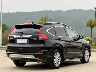 Honda CR-V 2015 2.0L Версия с двумя приводами интерьер фото 6