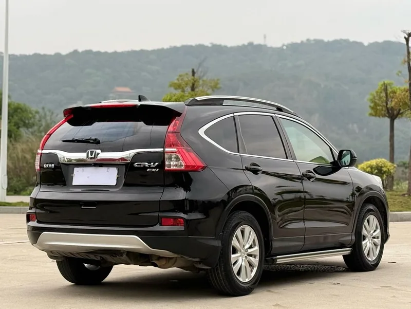 Honda CR-V 2015 2.0L Версия с двумя приводами интерьер фото 6
