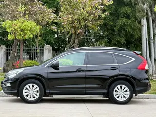 Honda CR-V 2015 2.0L Версия с двумя приводами интерьер фото 7