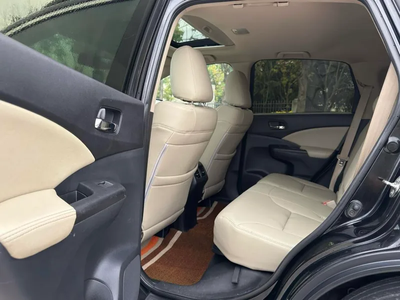 Honda CR-V 2015 2.0L Версия с двумя приводами интерьер фото 10