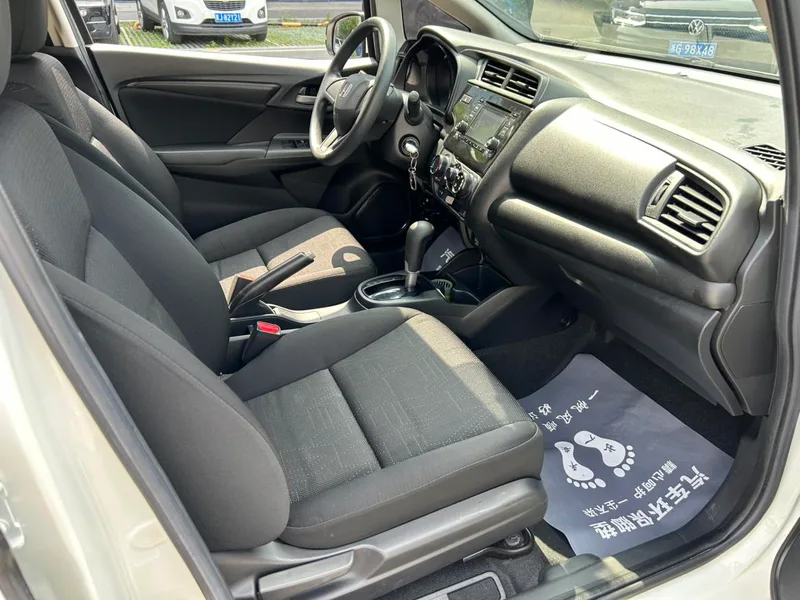 Honda Fit 2020 1.5L CVT Comfort Edition interior photo 18
