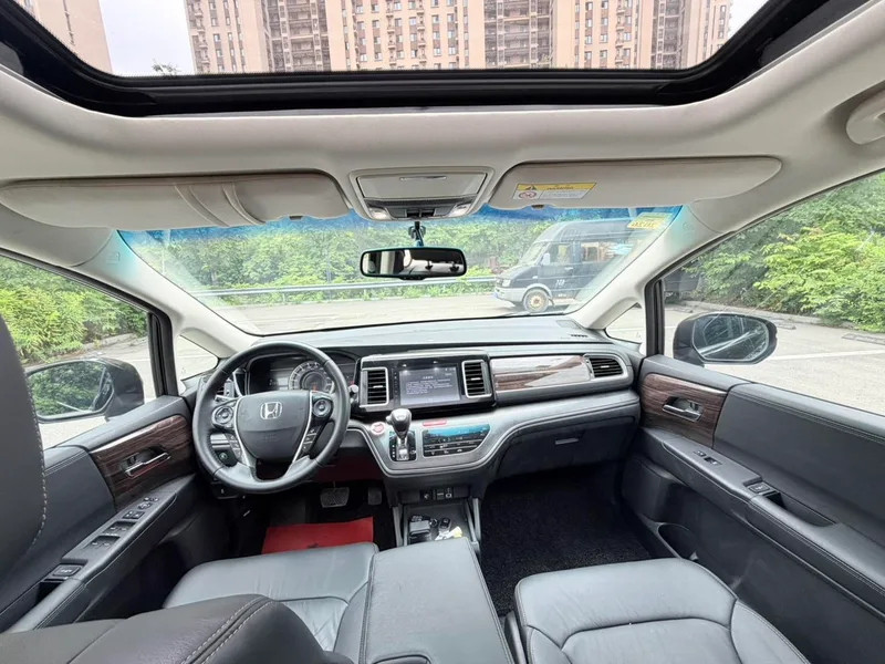 Honda Elysion 2016 2.4L Luxury Edition interior photo 12 Honda Elysion 2016 2.4L Luxury Edition interior photo 12