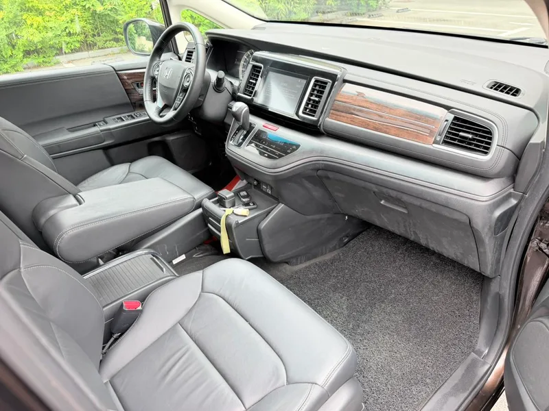 Honda Elysion 2016 2.4L Luxury Edition interior photo 13 Honda Elysion 2016 2.4L Luxury Edition interior photo 13