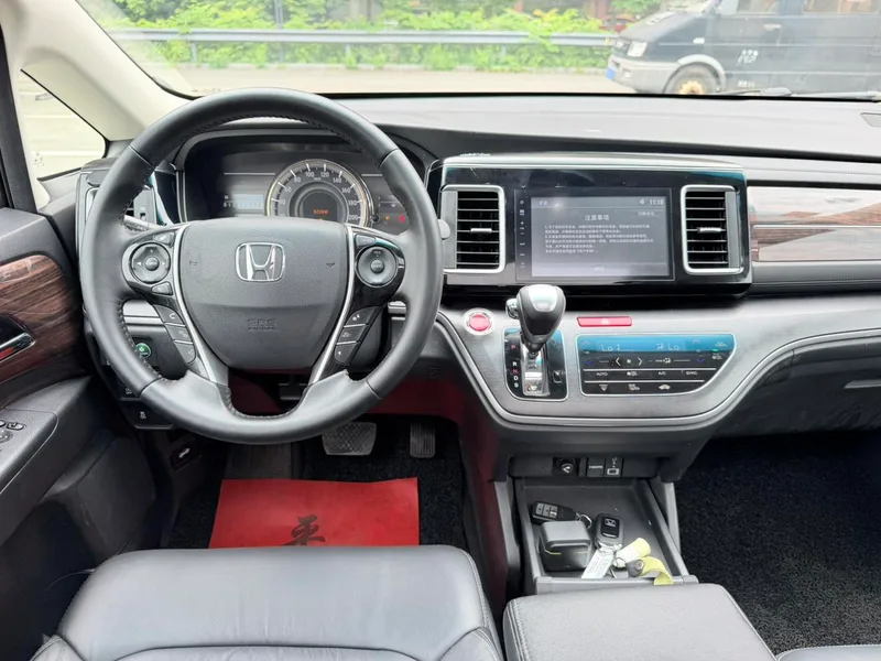 Honda Elysion 2016 2.4L Luxury Edition interior photo 16 Honda Elysion 2016 2.4L Luxury Edition interior photo 16