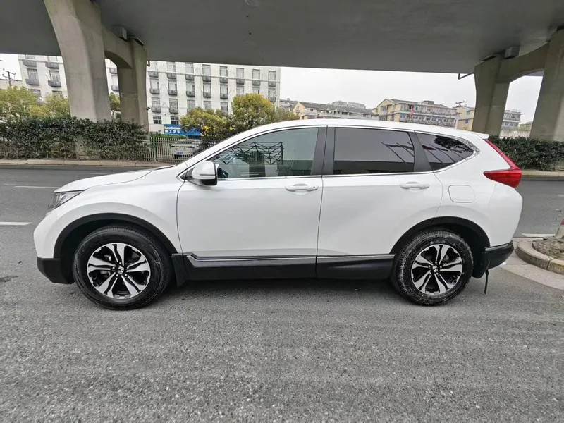 Honda CR-V 2020 Versión deslumbrante plus 240TURBO CVT Versión de moda con tracción en dos ruedas exterior foto 3 Honda CR-V 2020 Versión deslumbrante plus 240TURBO CVT Versión de moda con tracción en dos ruedas exterior foto 3