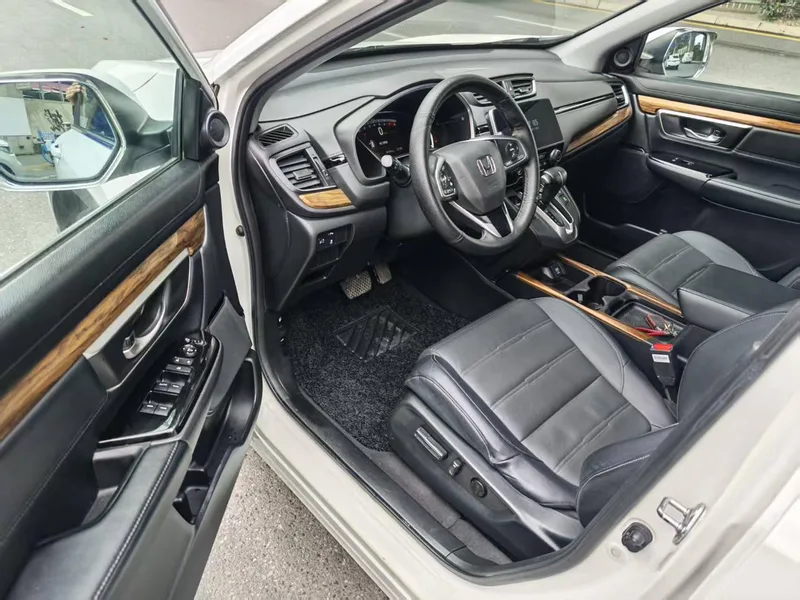 Honda CR-V 2020 Versión deslumbrante plus 240TURBO CVT Versión de moda con tracción en dos ruedas exterior foto 4 Honda CR-V 2020 Versión deslumbrante plus 240TURBO CVT Versión de moda con tracción en dos ruedas exterior foto 4